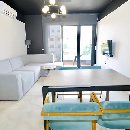 Miku Apartment-chic 2 Bedroom Escape Διαμέρισμα Τίρανα