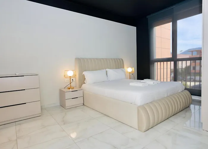 Miku Apartment-chic 2 Bedroom Escape * Tirana