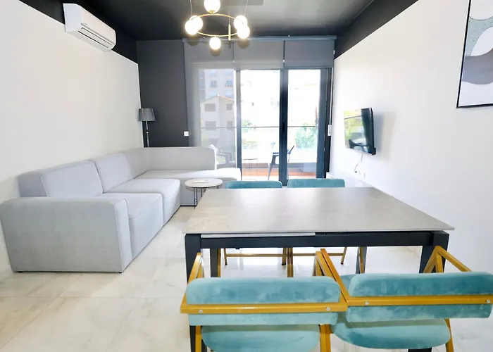 Miku Apartment-chic 2 Bedroom Escape Διαμέρισμα Τίρανα