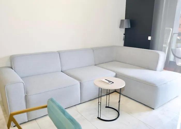 Miku Apartment-chic 2 Bedroom Escape Τίρανα