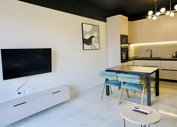 Miku Apartment-chic 2 Bedroom Escape Tirana