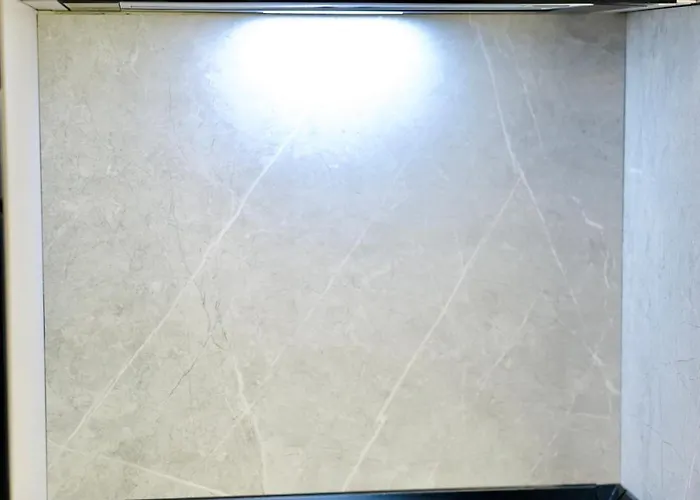 Miku Apartment-chic 2 Bedroom Escape * Τίρανα