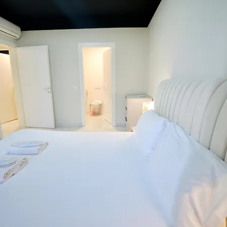 アパート Miku Apartment-chic 2 Bedroom Escape ティラナ