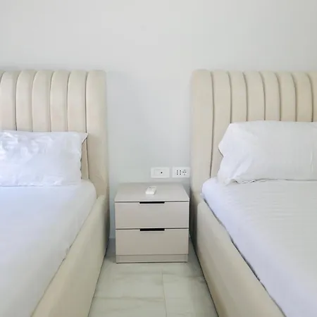 Miku Apartment-chic 2 Bedroom Escape Apartment *