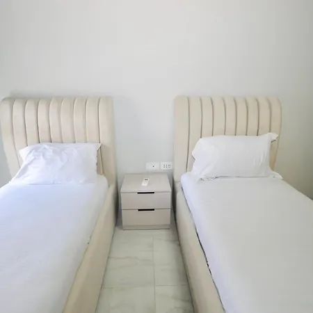 Miku Apartment-chic 2 Bedroom Escape *