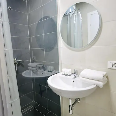 Miku Apartment-chic 2 Bedroom Escape Τίρανα