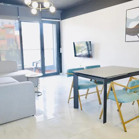 Miku Apartment-chic 2 Bedroom Escape * ティラナ