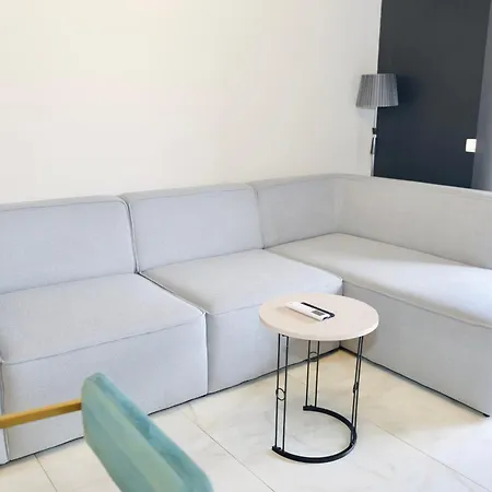 Miku Apartment-chic 2 Bedroom Escape Tirana