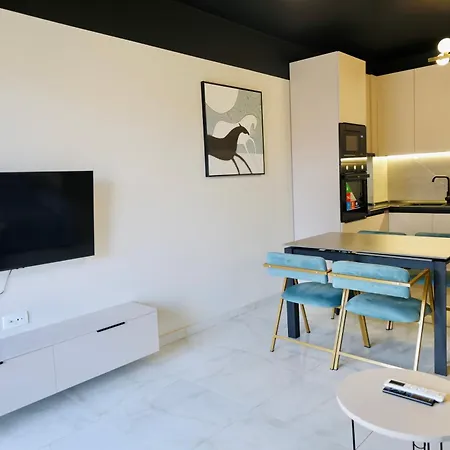 Miku Apartment-chic 2 Bedroom Escape Τίρανα