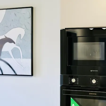 Miku Apartment-chic 2 Bedroom Escape Διαμέρισμα Τίρανα