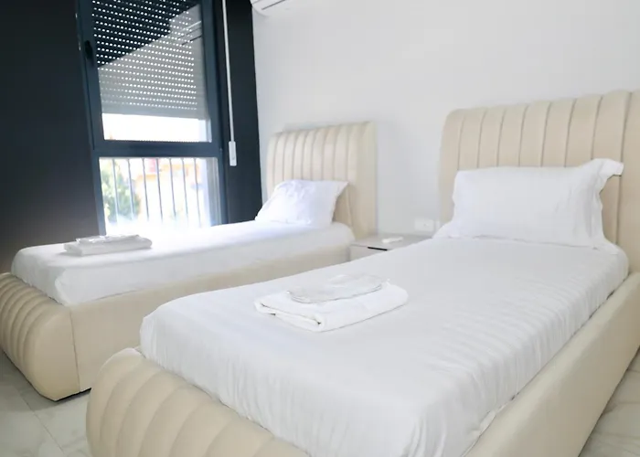 Miku Apartment-chic 2 Bedroom Escape *