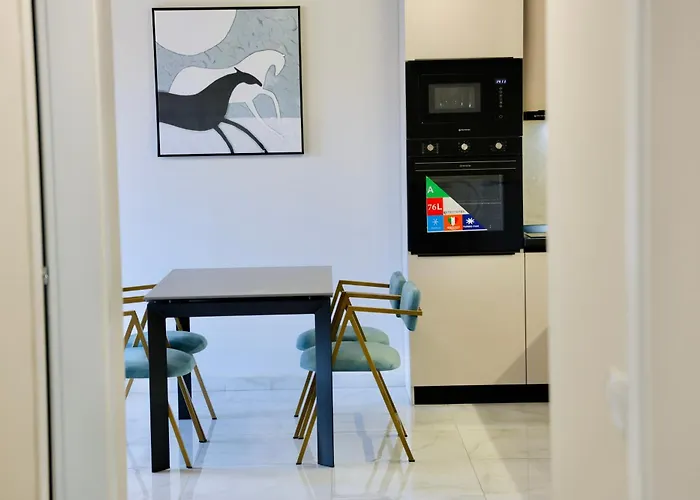 Miku Apartment-chic 2 Bedroom Escape アパート ティラナ